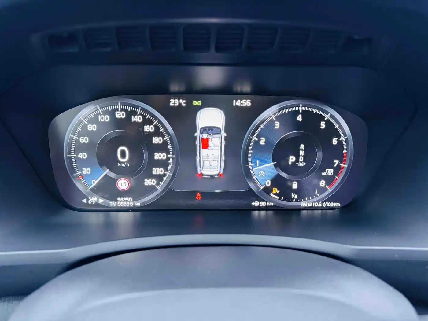 Фото 24 - Volvo XC90