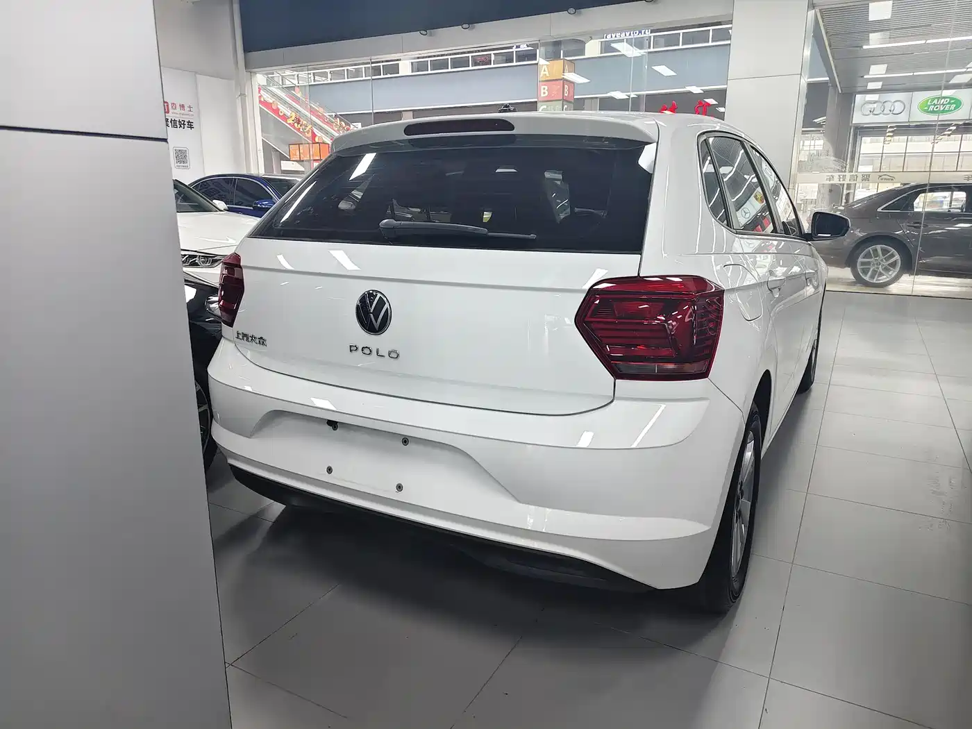 VOLKSWAGEN POLO