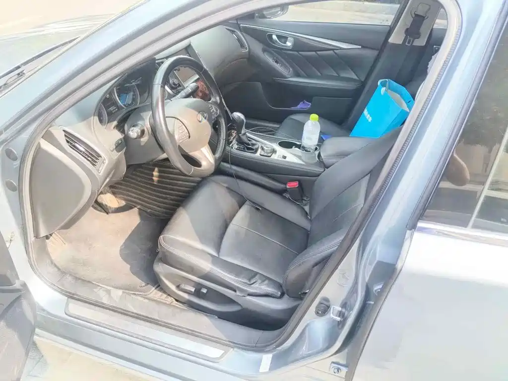 Photo 8 - Infiniti Q50L