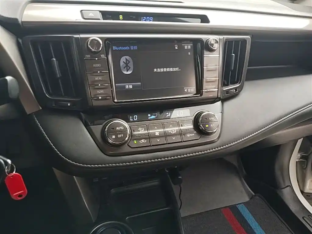 Toyota RAV4 Rongfang 2015 2.0L CVT 2WD Trend Edition фото 13