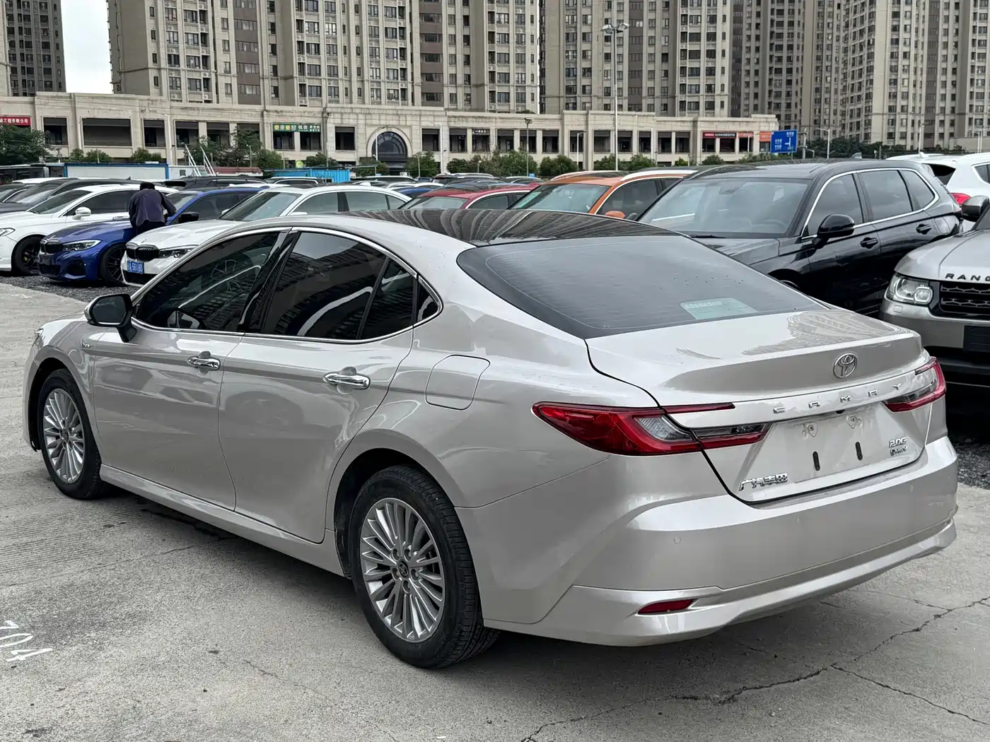Toyota Camry 2024 Hybrid 2.0HE Elite Edition фото 4