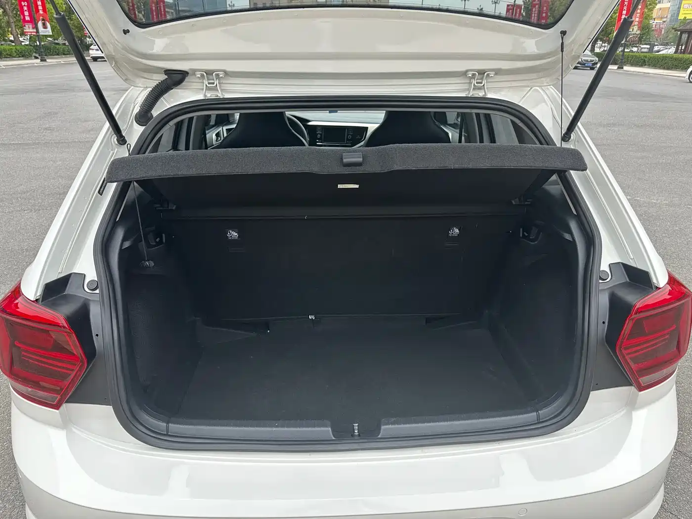Volkswagen Polo 2019 Plus 1.5L Automatic Colorful Tech Edition фото 11