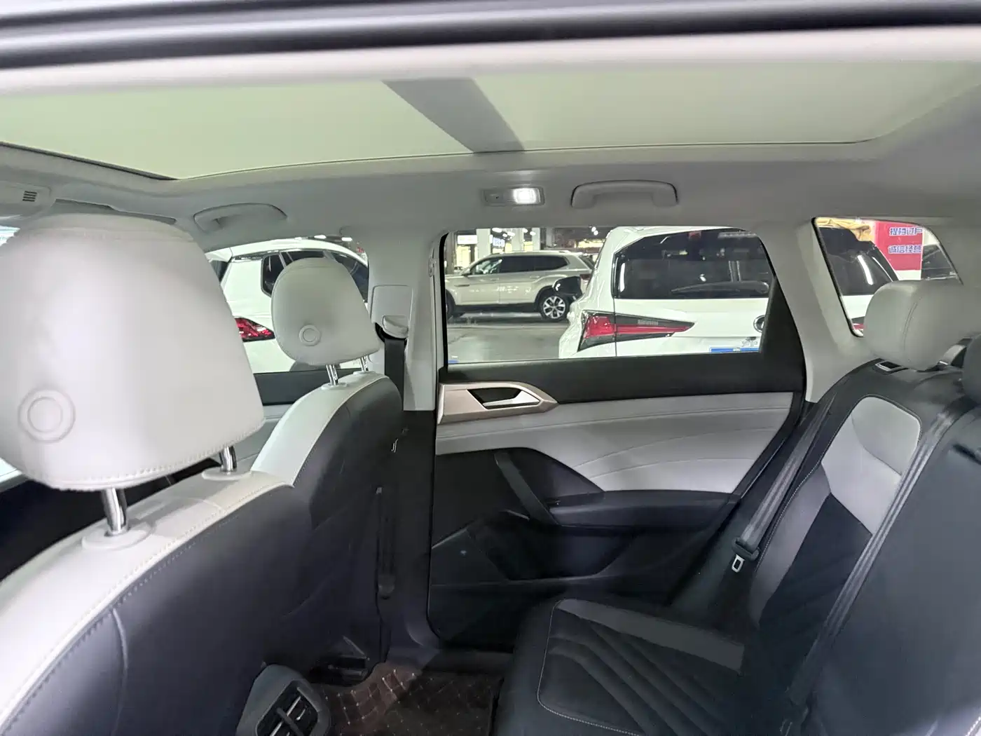 Volkswagen Tharu 2023 300TSI 2WD Moon Premium Edition фото 11
