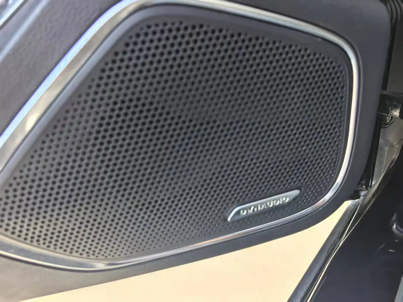 Hongqi H5 2024 2.0T Automatic Smart Connect Flag Smooth Edition фото 15