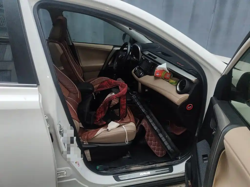 Photo 20 - Toyota RAV4