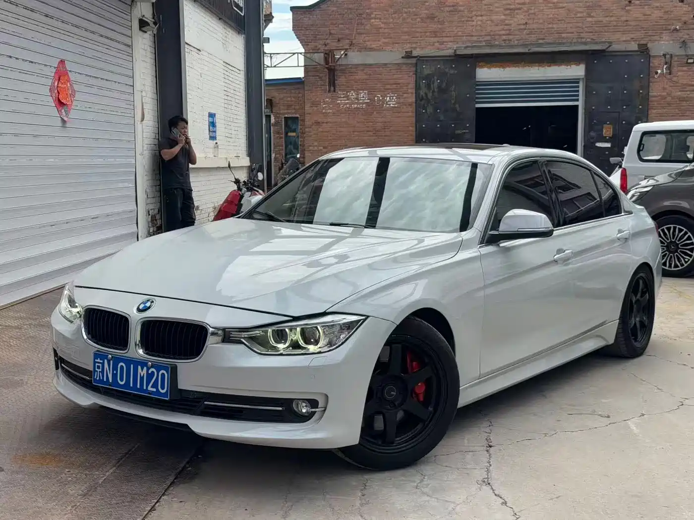 Photo 1 - BMW 3 Series
