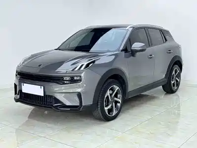 Lynk & Co 06