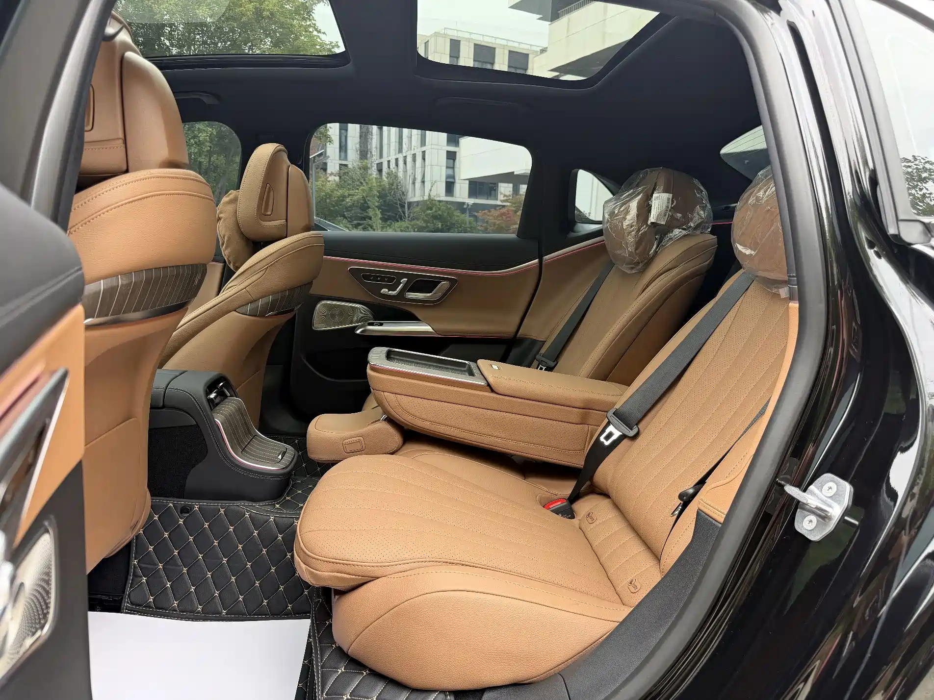 Фото 5 - Mercedes-Benz E-Class