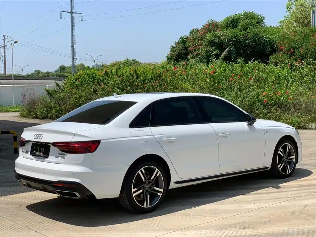 Audi A4L 2022 40 TFSI Luxury Dynamic фото 4