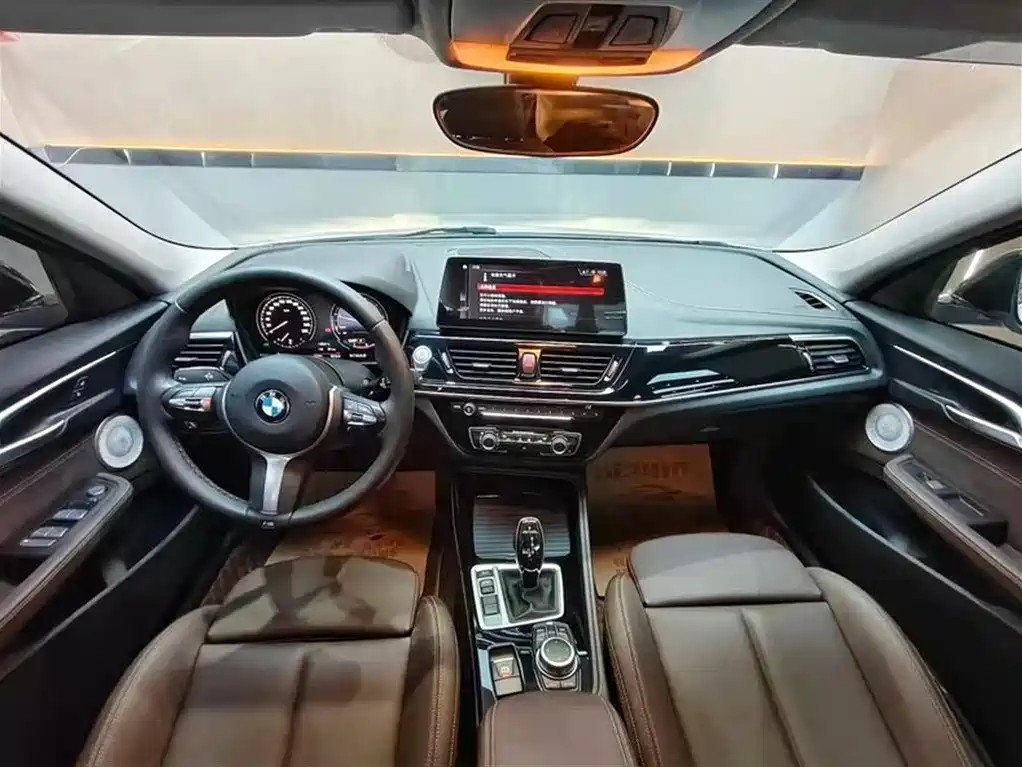 BMW 1 Series 2021 120i M Sport Shadow Edition фото 4