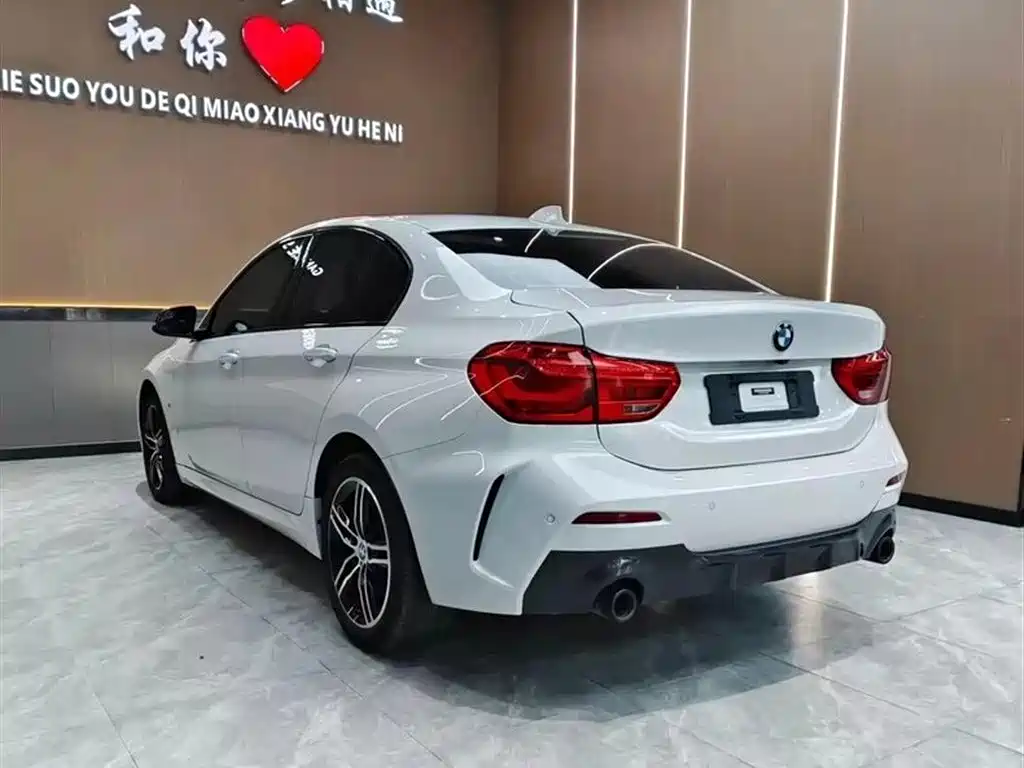 BMW 1 Series 2021 120i M Sport Shadow Edition фото 7