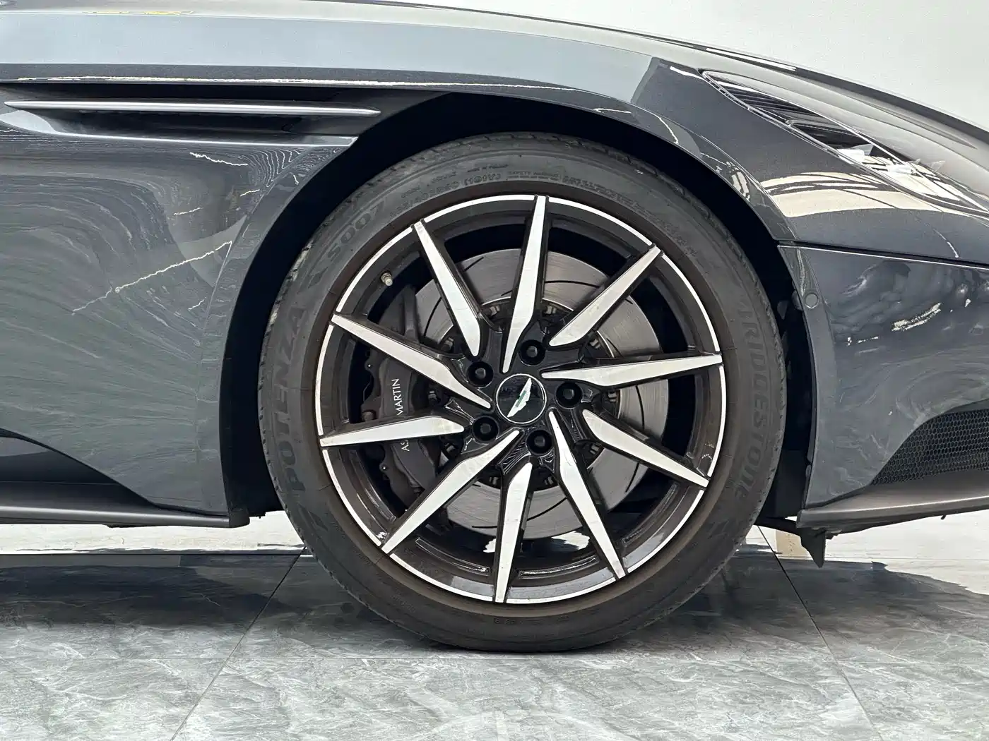 Aston Martin DB11 2020 2019 Model 4.0T V8 Coupe