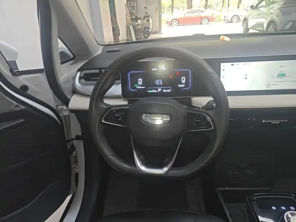 Фото 7 - Geely Geometry E Firefly