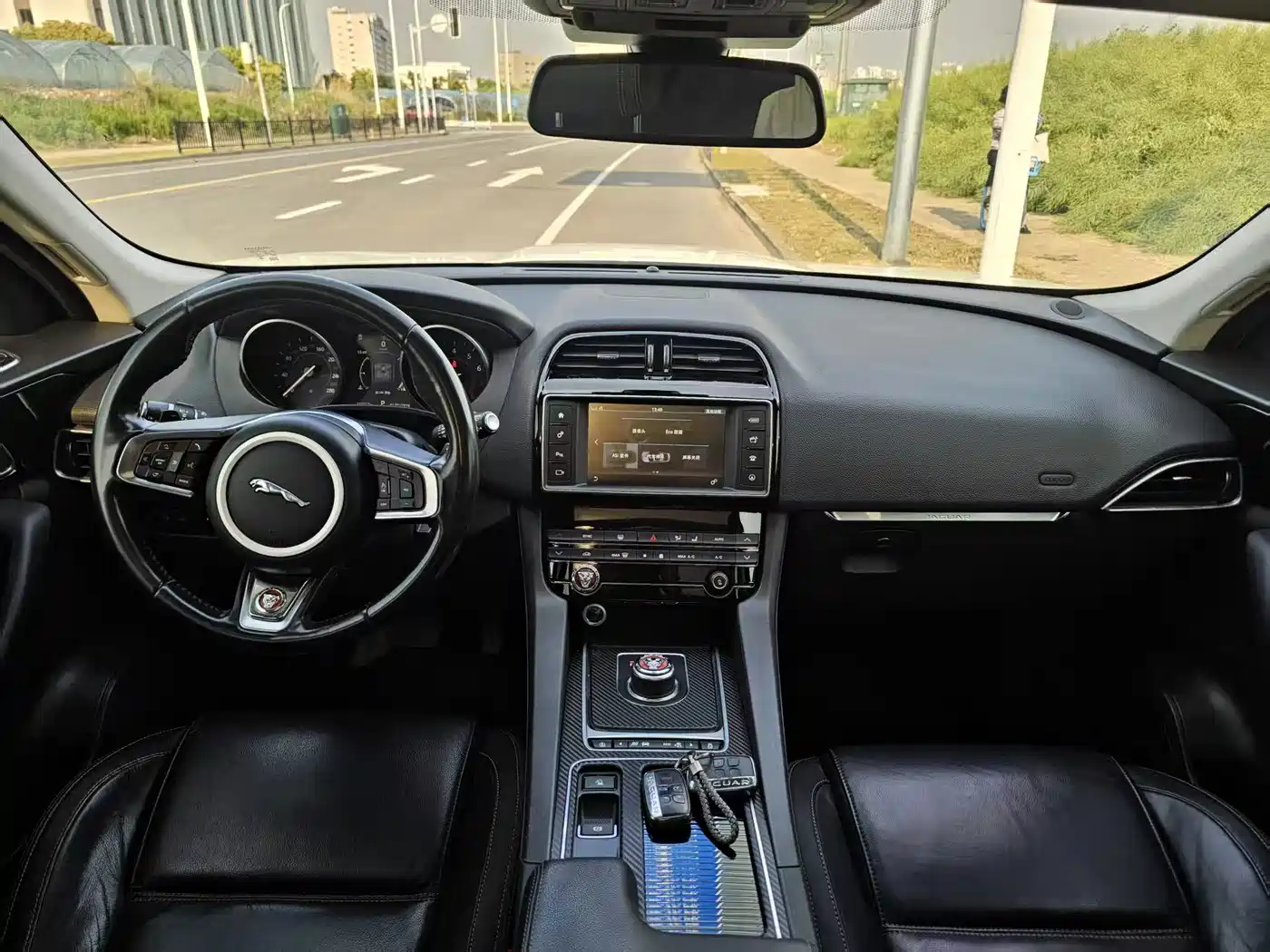 Jaguar F-PACE 2018 2018 2.0T 4WD Urban Premium Edition