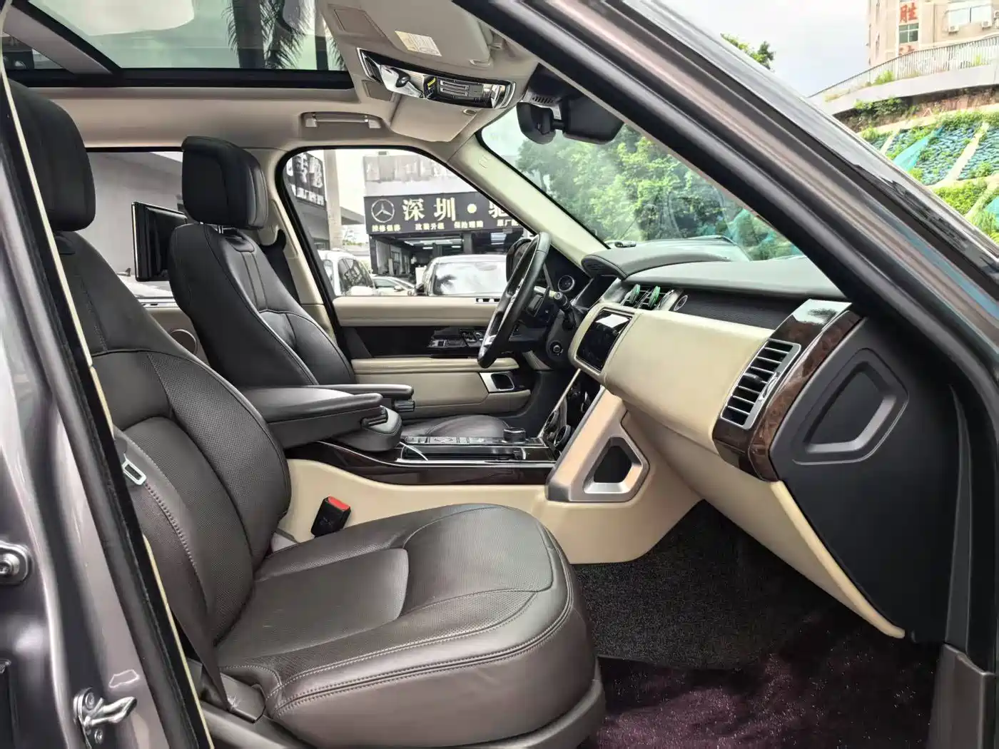 Land Rover Range Rover 2021 3.0 L6 Heritage Extended Classic Edition фото 13