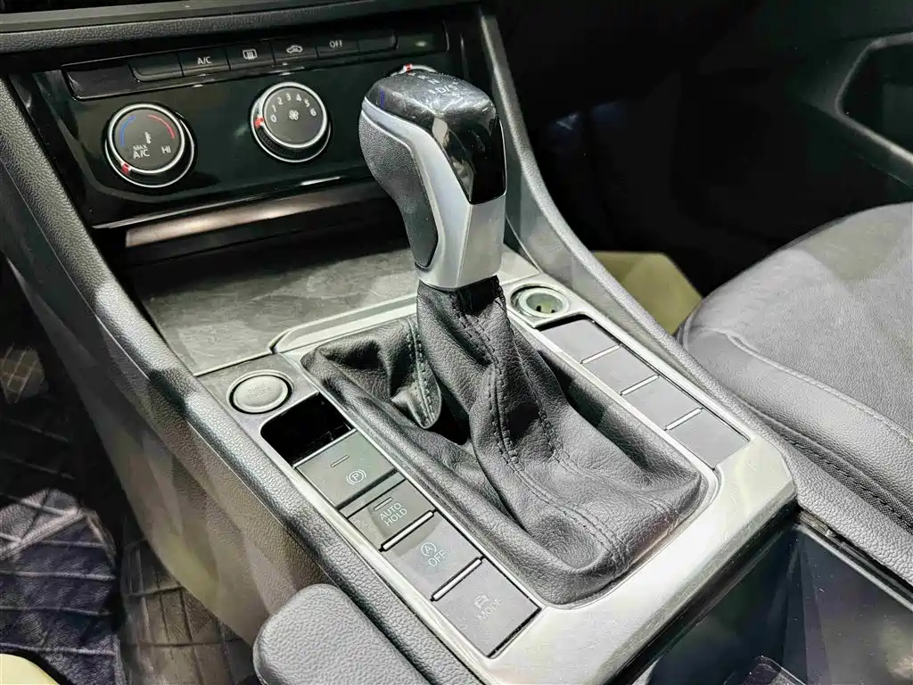 Volkswagen Sagitar 2021 280TSI DSG 30th Anniversary Edition фото 15