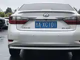 Photo 11 - Lexus ES