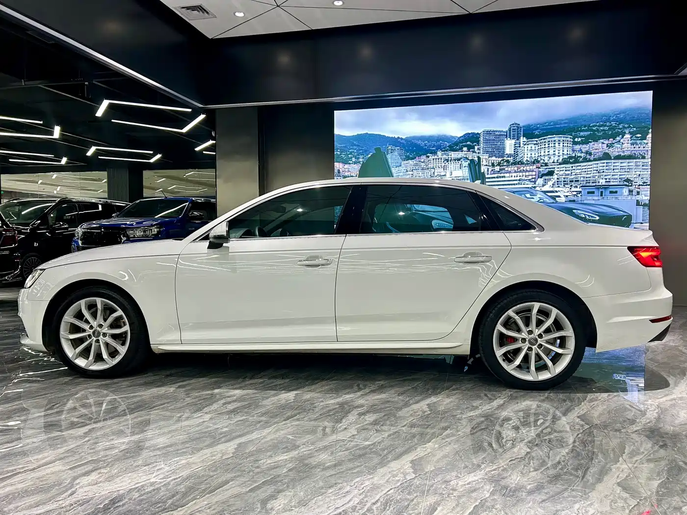Фото 8 - Audi A4L