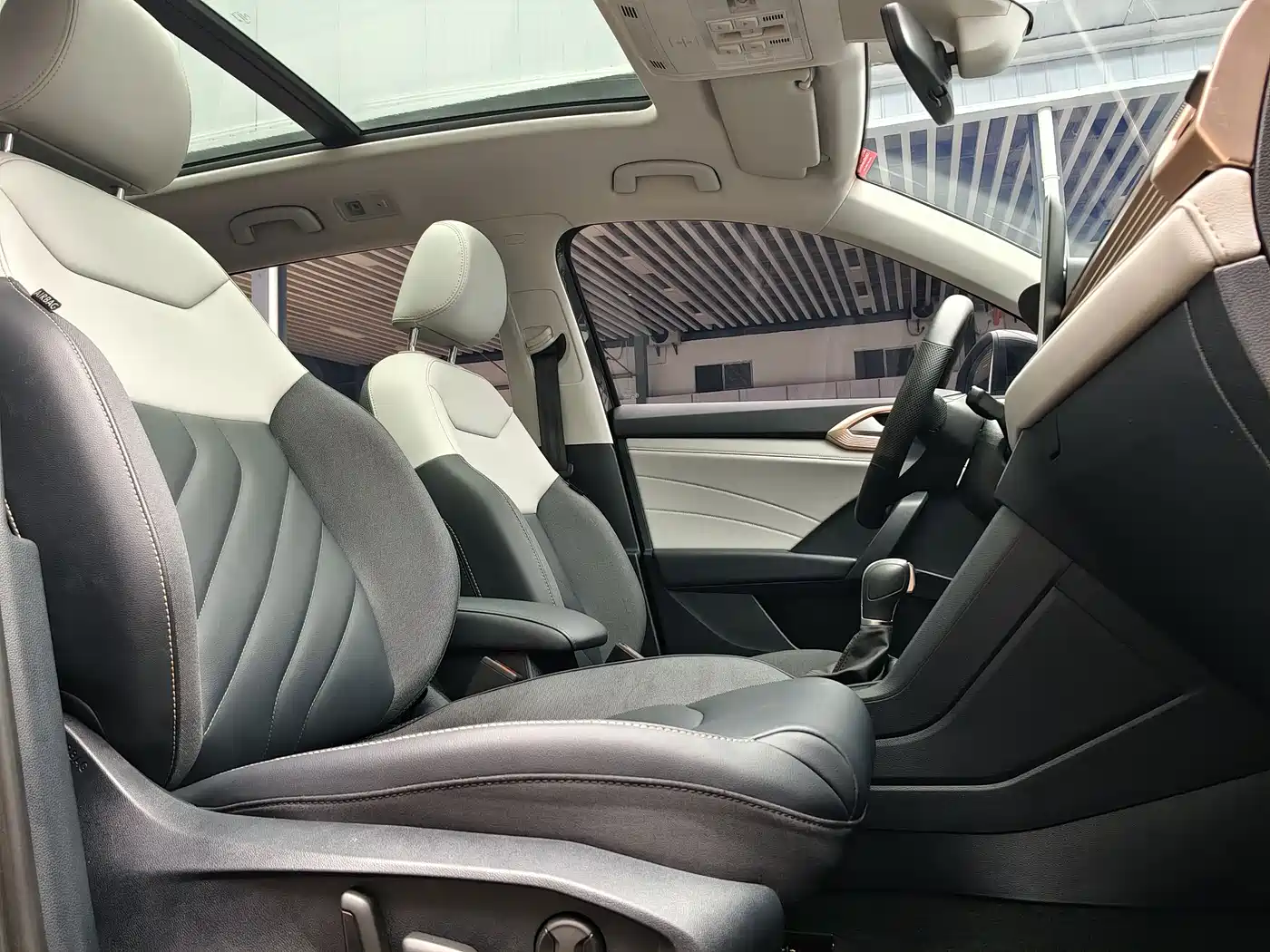 Volkswagen Tharu 2023 300TSI 2WD Full Moon Edition фото 14