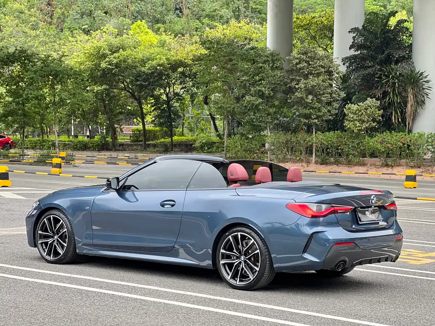 BMW 4 Series 2023 430i Convertible M Sport Shadowline Package фото 3