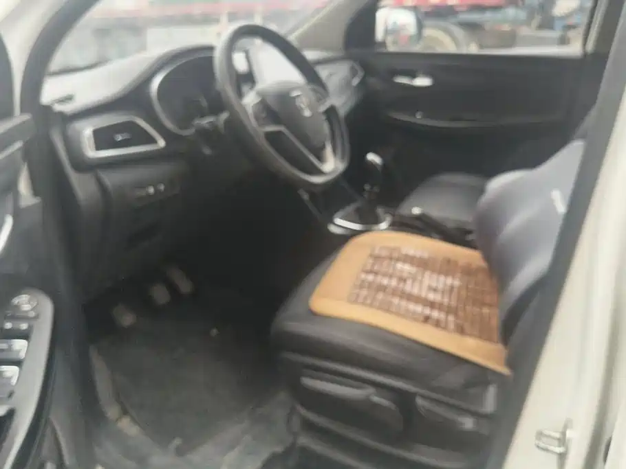 Baojun 730 2020 2019 1.5L Manual Fashion Edition 7-Seater China VI