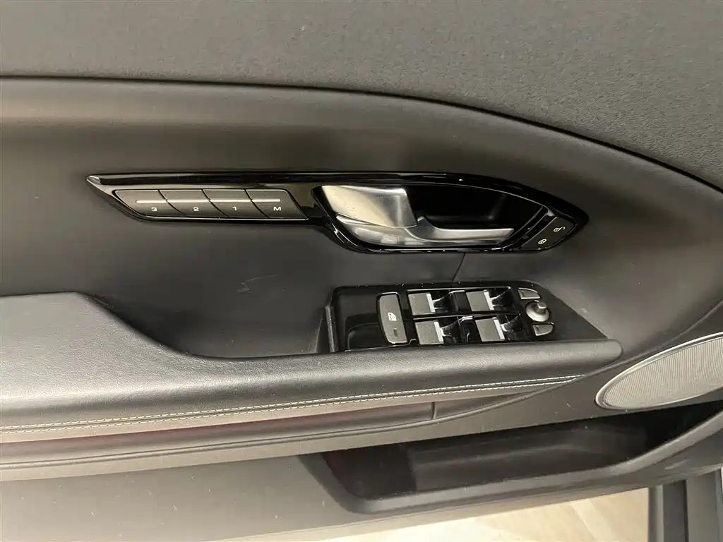 Land Rover Range Rover Evoque 2018 240PS HSE DYNAMIC Drive Edition фото 26