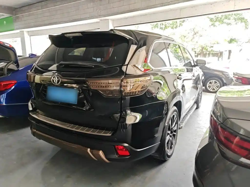Photo 7 - Toyota Highlander