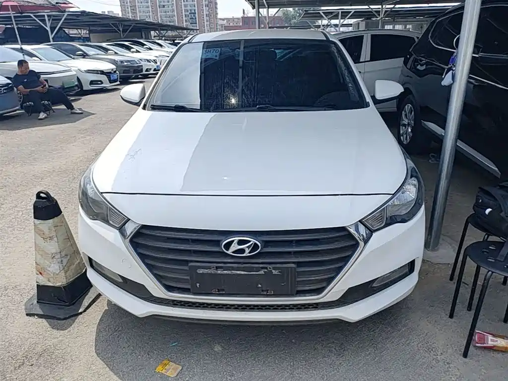 Hyundai Verna 2016 1.4L Manual Cool Edition GLS фото 3