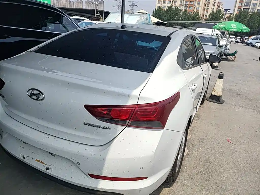 Hyundai Verna 2016 1.4L Manual Cool Edition GLS фото 7