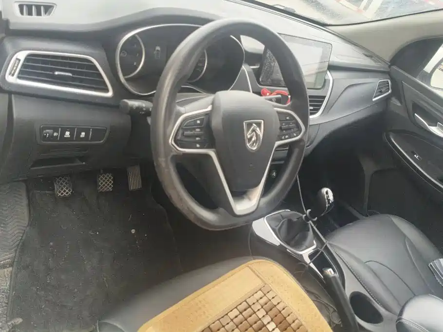 Baojun 730 2020 2019 1.5L Manual Fashion Edition 7-Seater China VI
