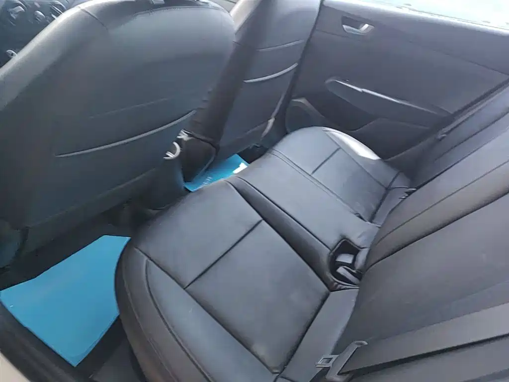 Hyundai Verna 2016 1.4L Manual Cool Edition GLS фото 17