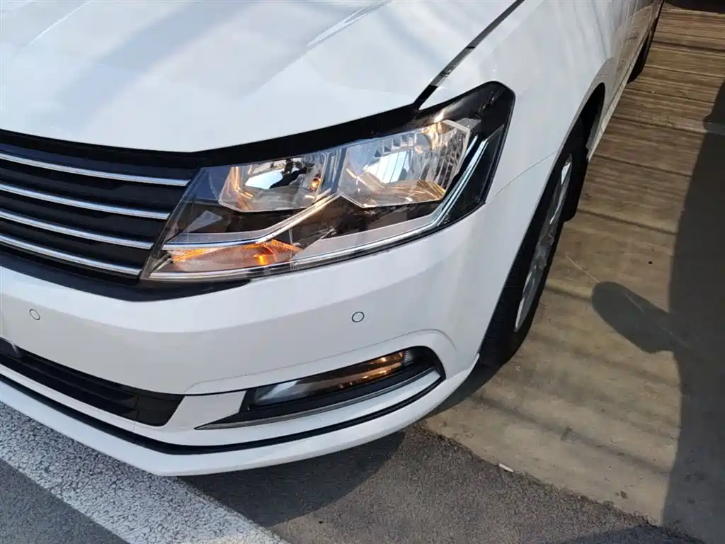 Volkswagen Lavida Tour 2015 1.6L Automatic Comfort Edition фото 24
