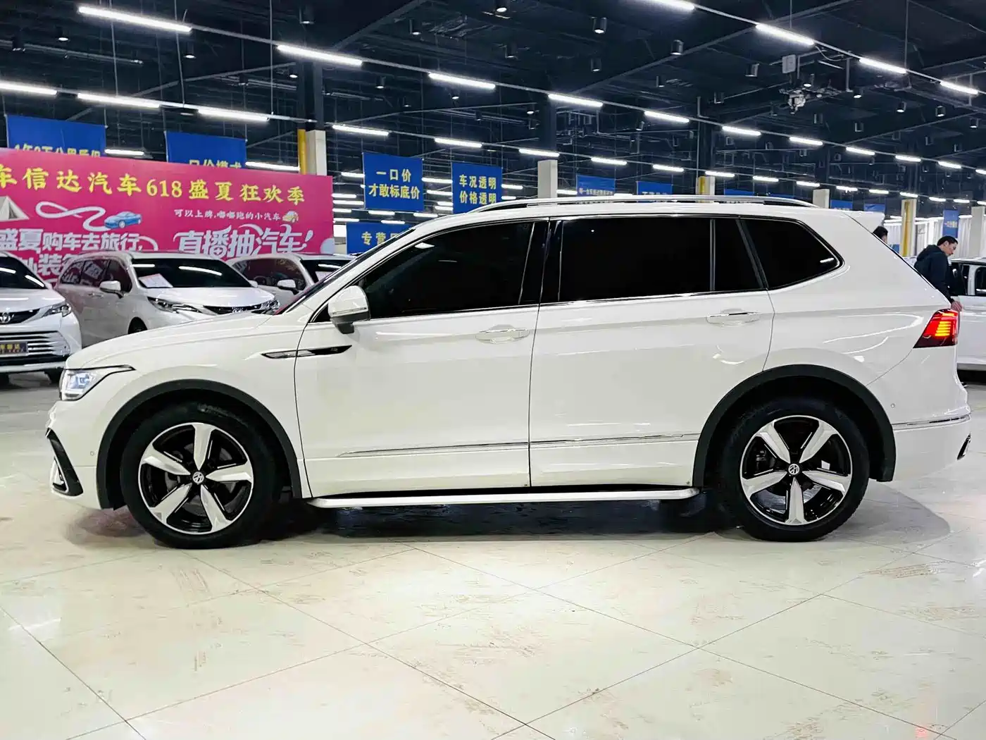 Volkswagen Tiguan L 2022 330TSI Auto 2WD R-Line Premium Edition фото 5