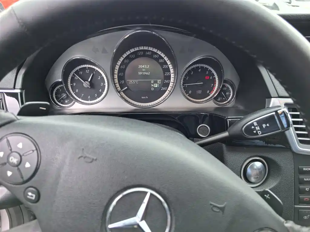 Mercedes-Benz E-Class 2013 E 300 L Fashion фото 12