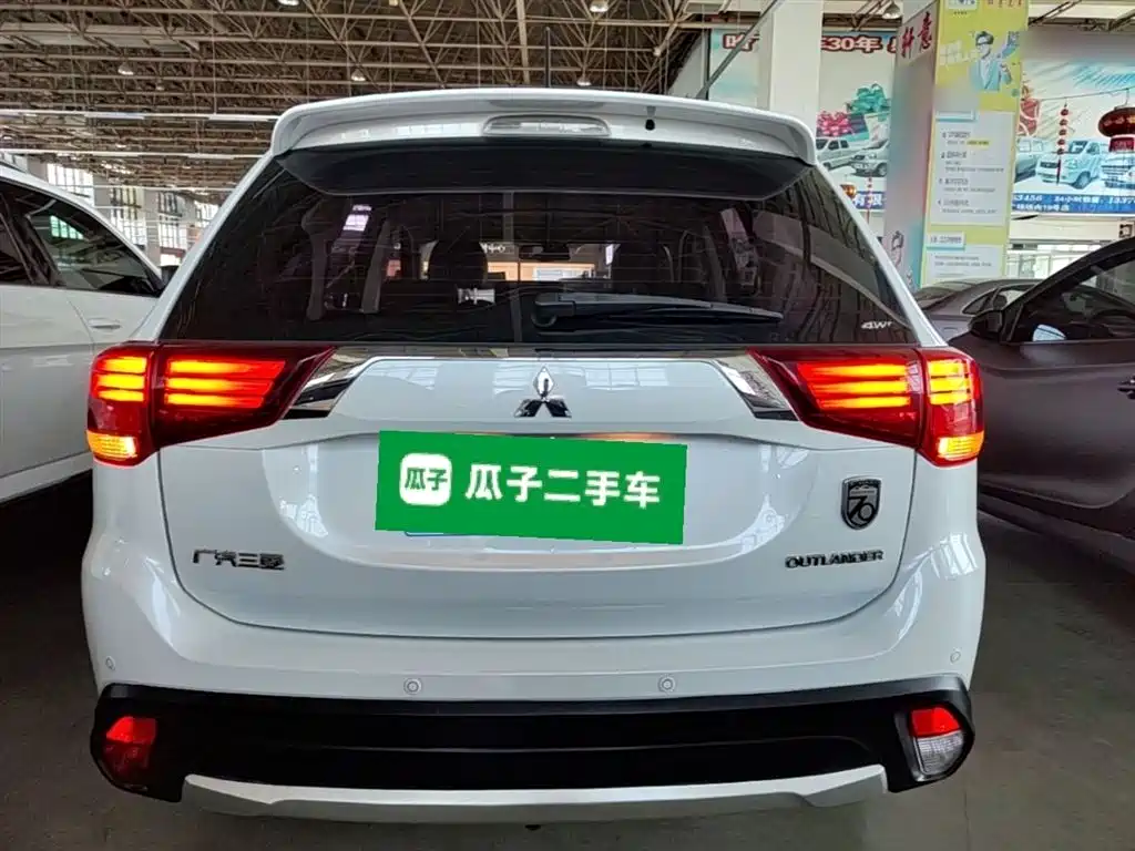 Mitsubishi Outlander 2016 2.4L 4WD Elite Edition 5-seater фото 6