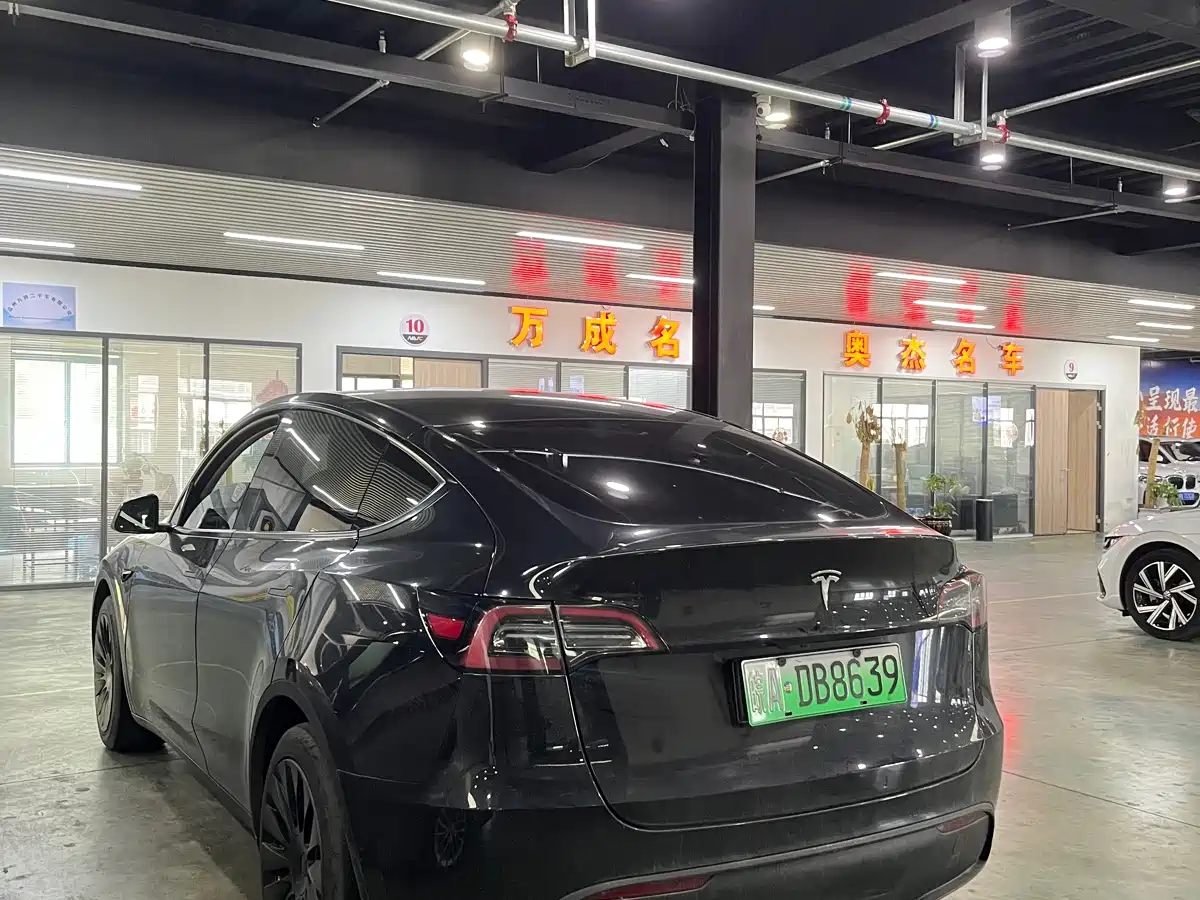 TESLA MODEL Y