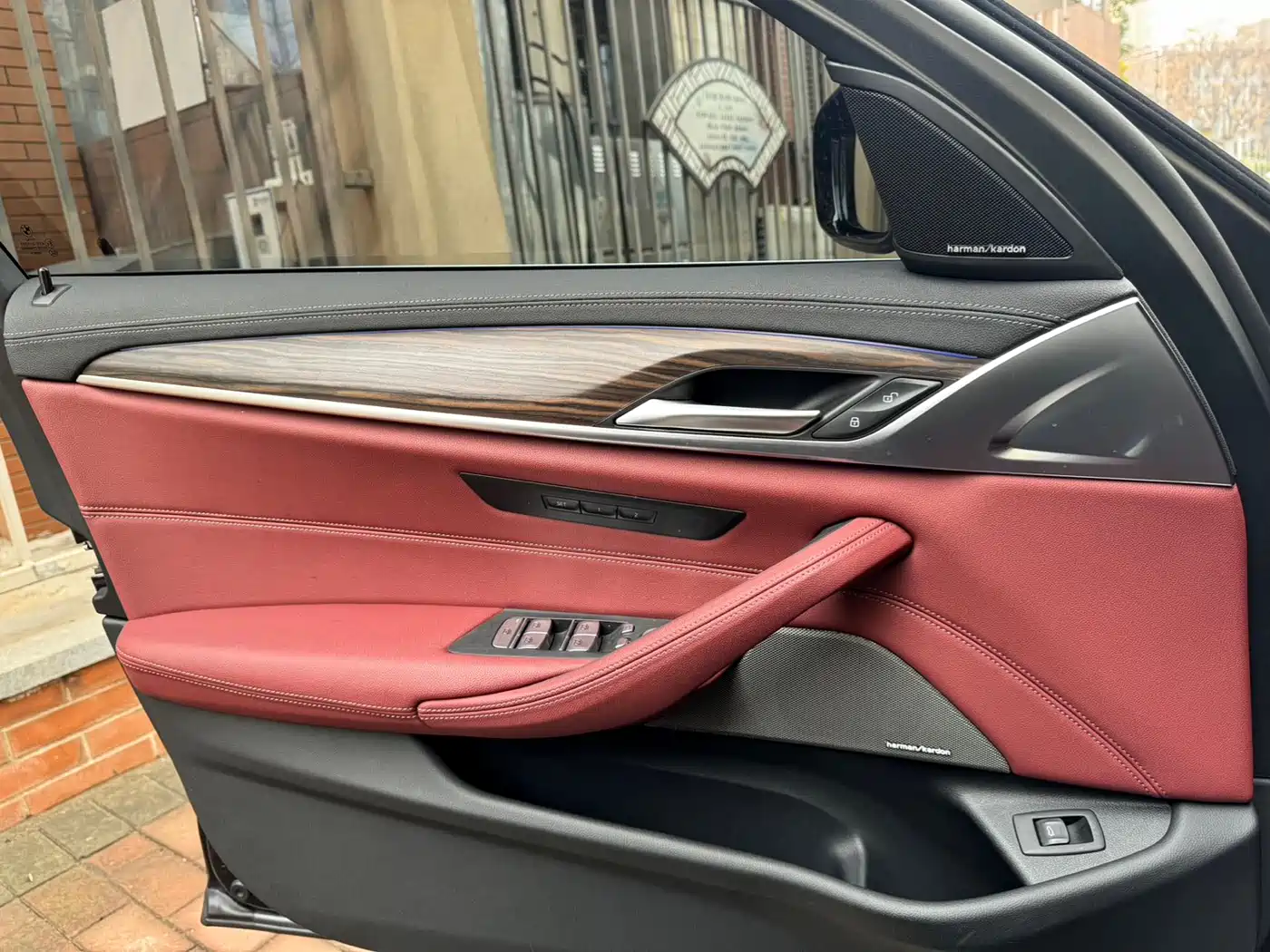 BMW 5 Series 2023 530Li Leading M Sport Package фото 9