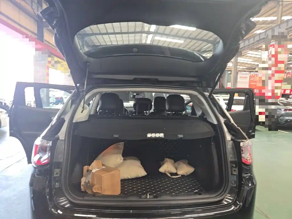 Фото 19 - Jeep Compass