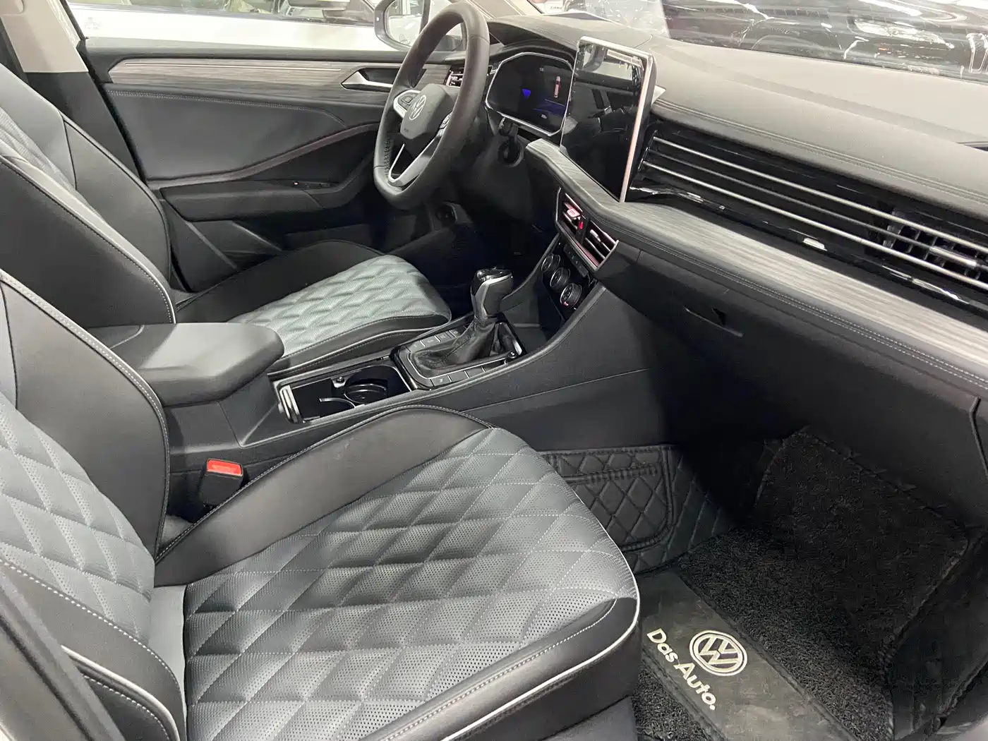 Volkswagen Sagitar 2025 300TSI DSG Surpass Edition фото 12