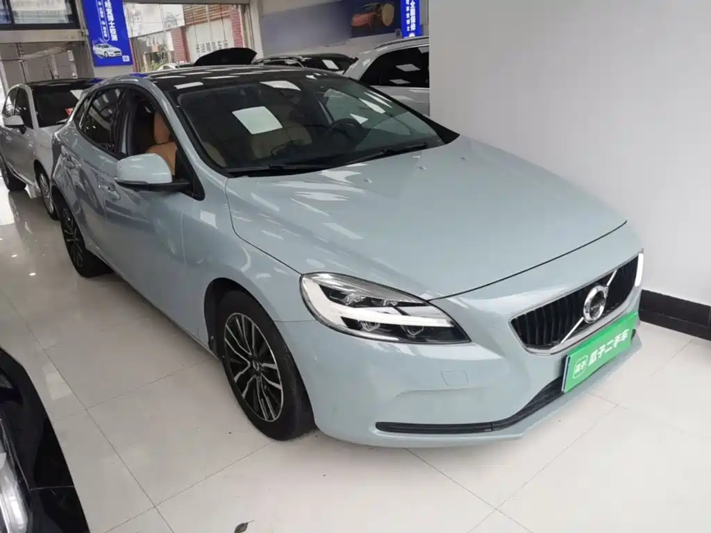 Фото 4 - Volvo V40