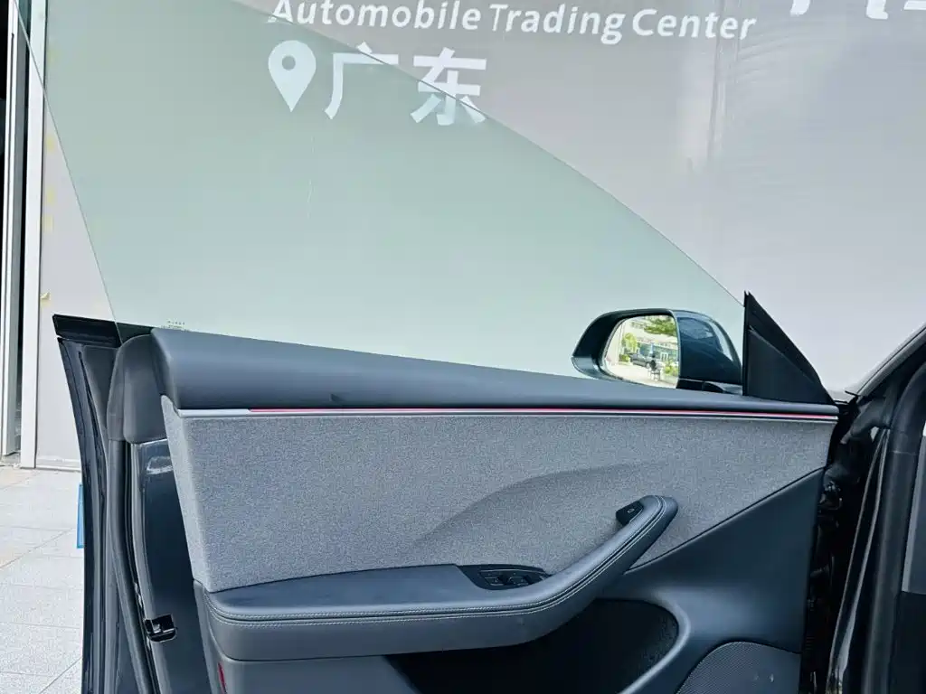 Tesla Model 3 2026 2025 Model Year Facelift Rear-Wheel Drive