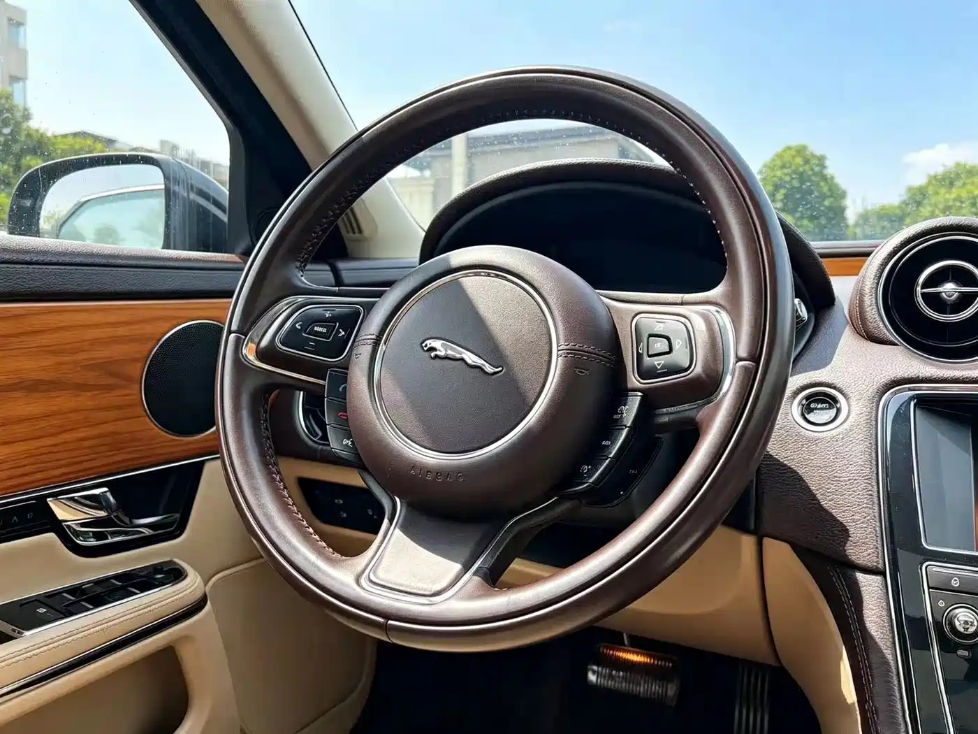 Jaguar XJ 2013 XJL 2.0T Panorama Business Edition фото 12