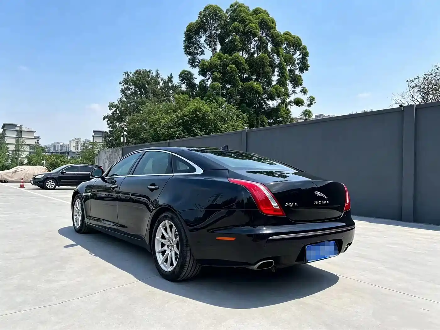 Jaguar XJ 2013 XJL 2.0T Panorama Business Edition фото 6