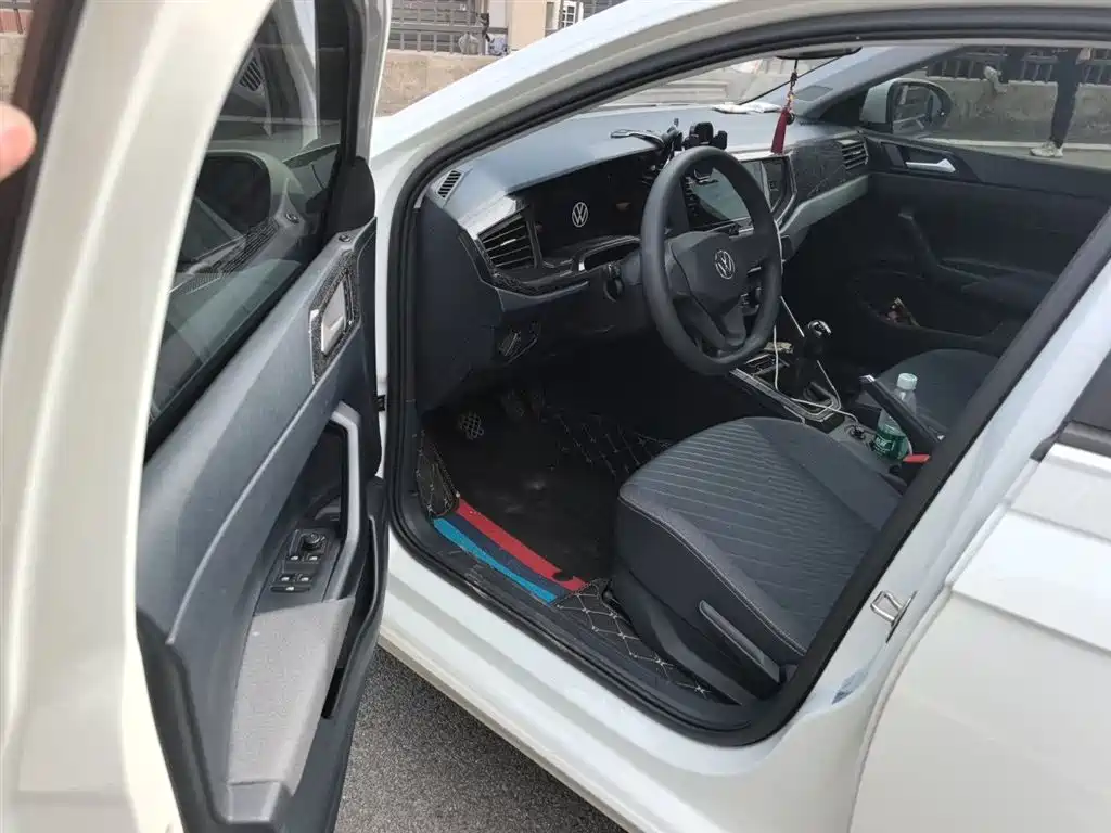 Volkswagen Lavida 2023 XRUI 1.5L Manual New Comfort Edition фото 13