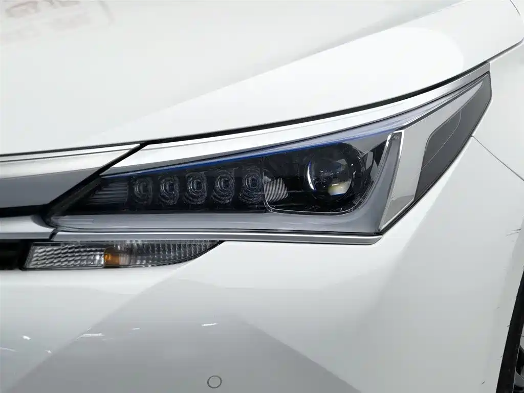 Toyota Corolla 2017 Facelift Hybrid 1.8L E-CVT Elite Edition фото 7