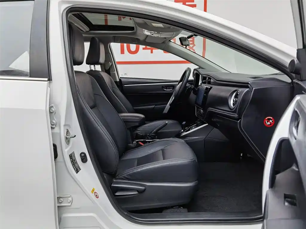Toyota Corolla 2017 Facelift Hybrid 1.8L E-CVT Elite Edition фото 23