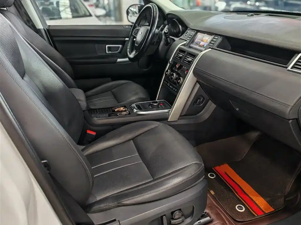 Land Rover Discovery Sport 2018 240PS SE Edition фото 9