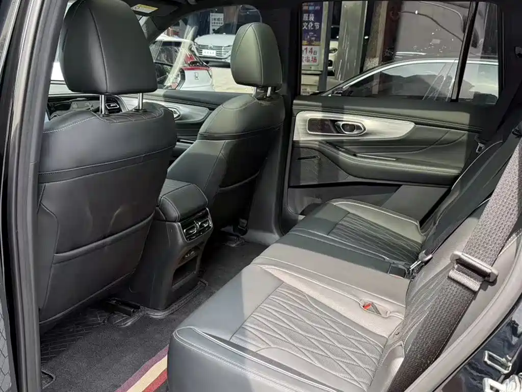 GAC Trumpchi Trumpchi GS8 2024 2025 Pilot Series 2.0TGDI 2WD Luxury Edition 5-seater