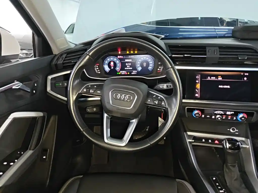 Photo 11 - Audi Q3