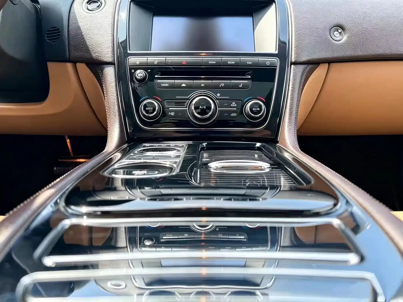 Jaguar XJ 2013 XJL 2.0T Panorama Business Edition фото 14